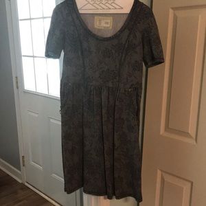 Gray jacquard dress with floral pattern